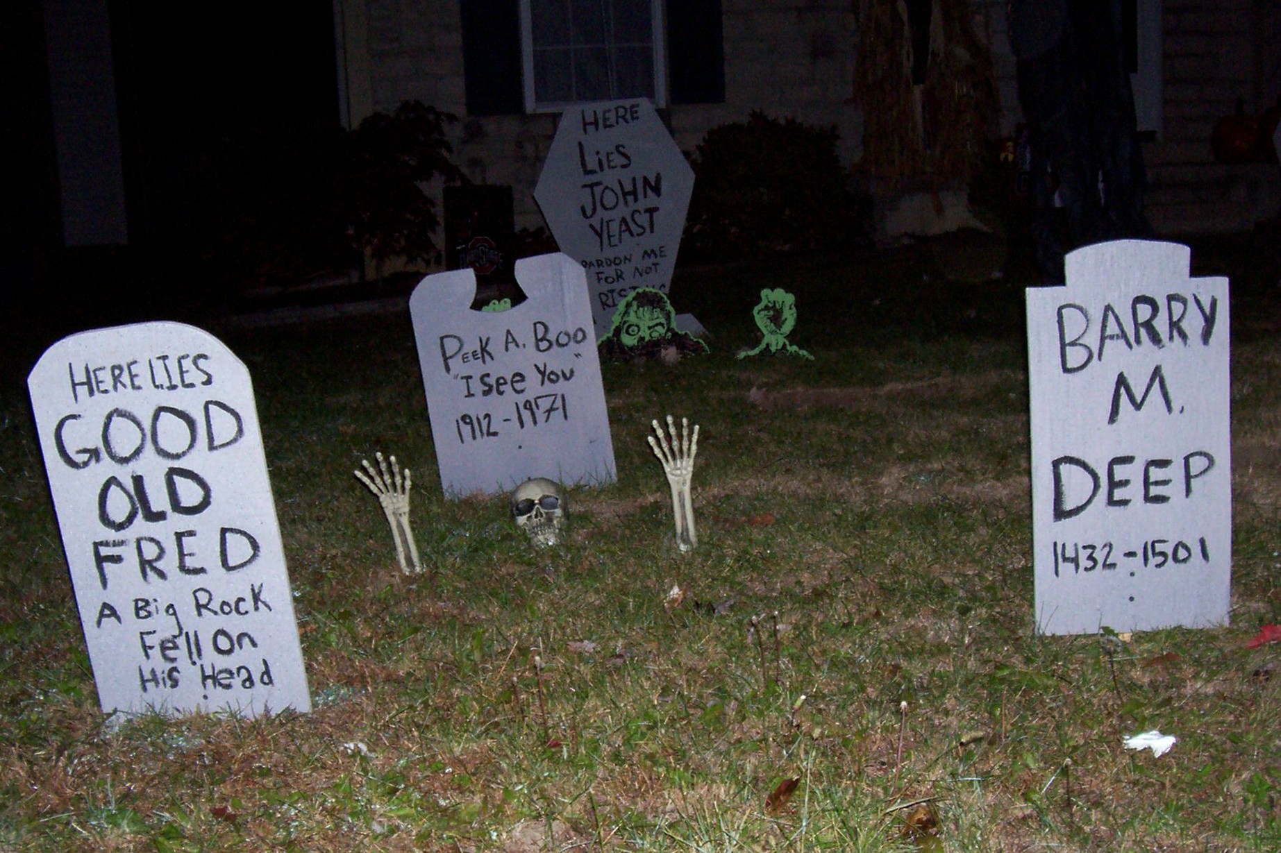 Halloween Scenes 2018 October 003.JPG