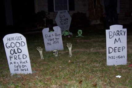 Halloween Scenes 2018 October 003.JPG