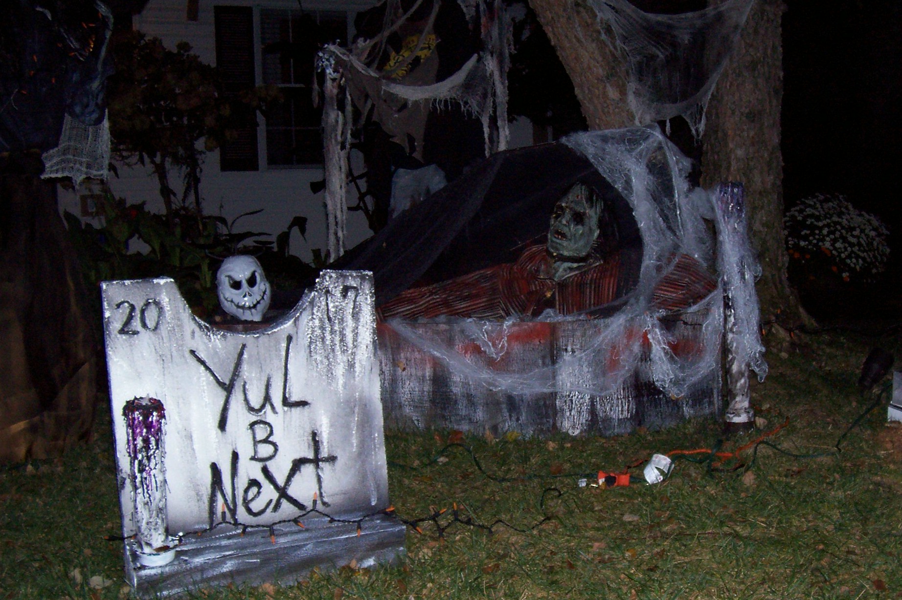 Halloween Scenes 2018 October 001.JPG